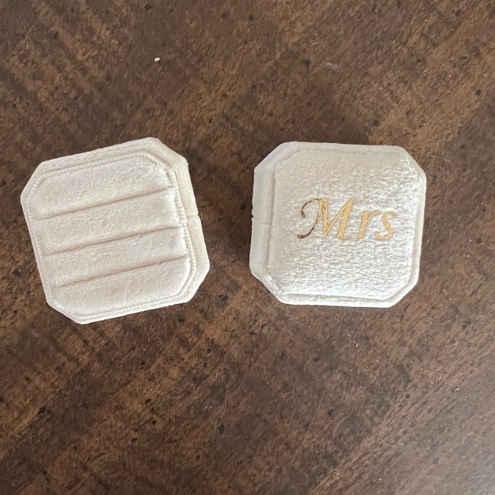 Mrs ring box